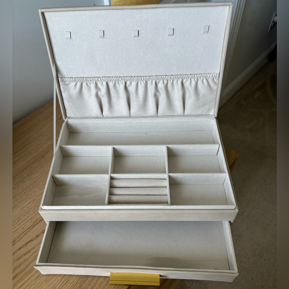 EUC Jewelry Box